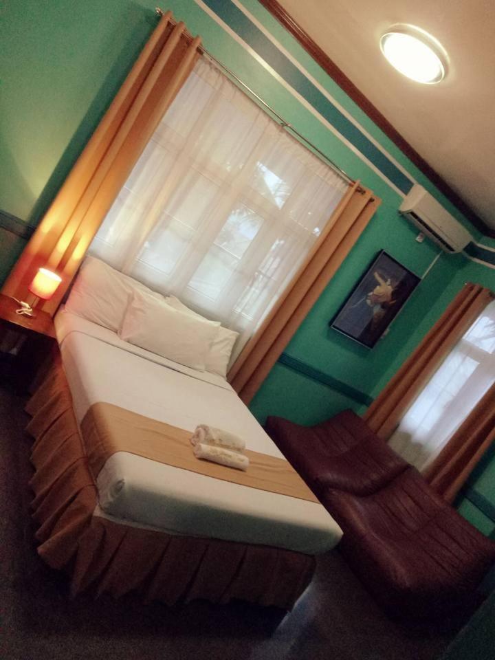 Villa Jhoana Resort Angono Værelse billede
